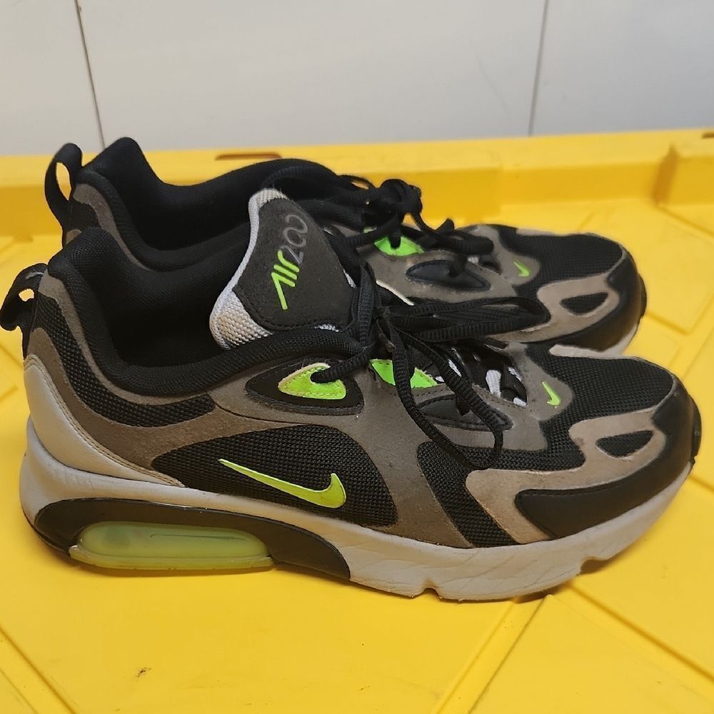 Nike Kids Black and Green Shoes 7Y